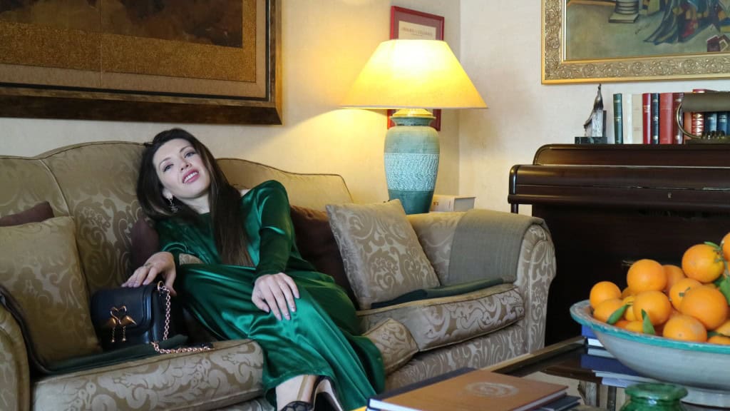 Going Bold: Make a Statement with an Emerald Green Outfit